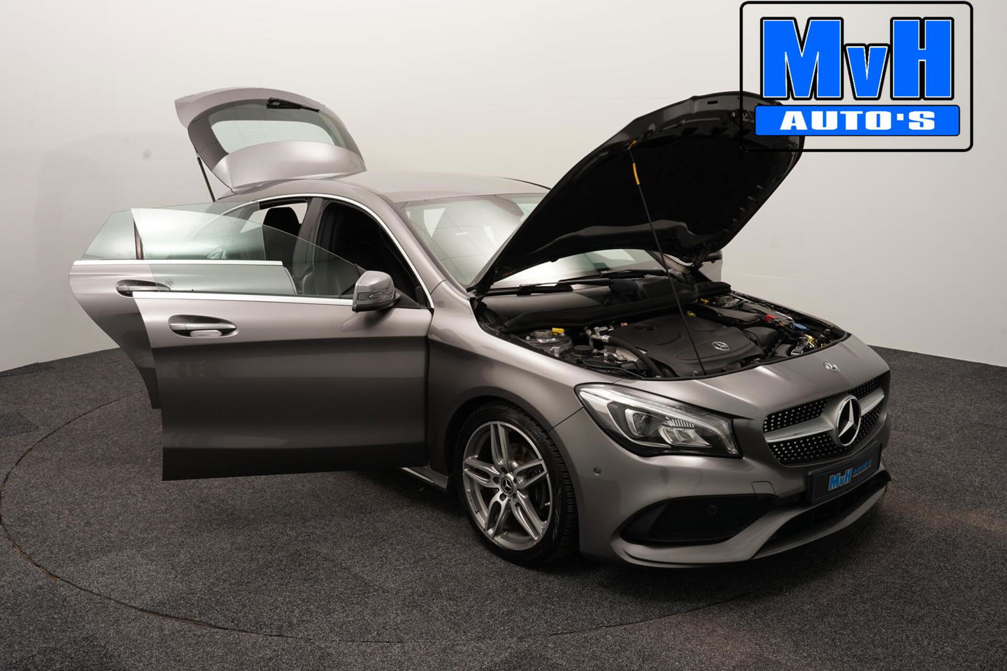 Mercedes-Benz CLA Shooting Brake 180 AMG|TREKH|CARPLAY|LED