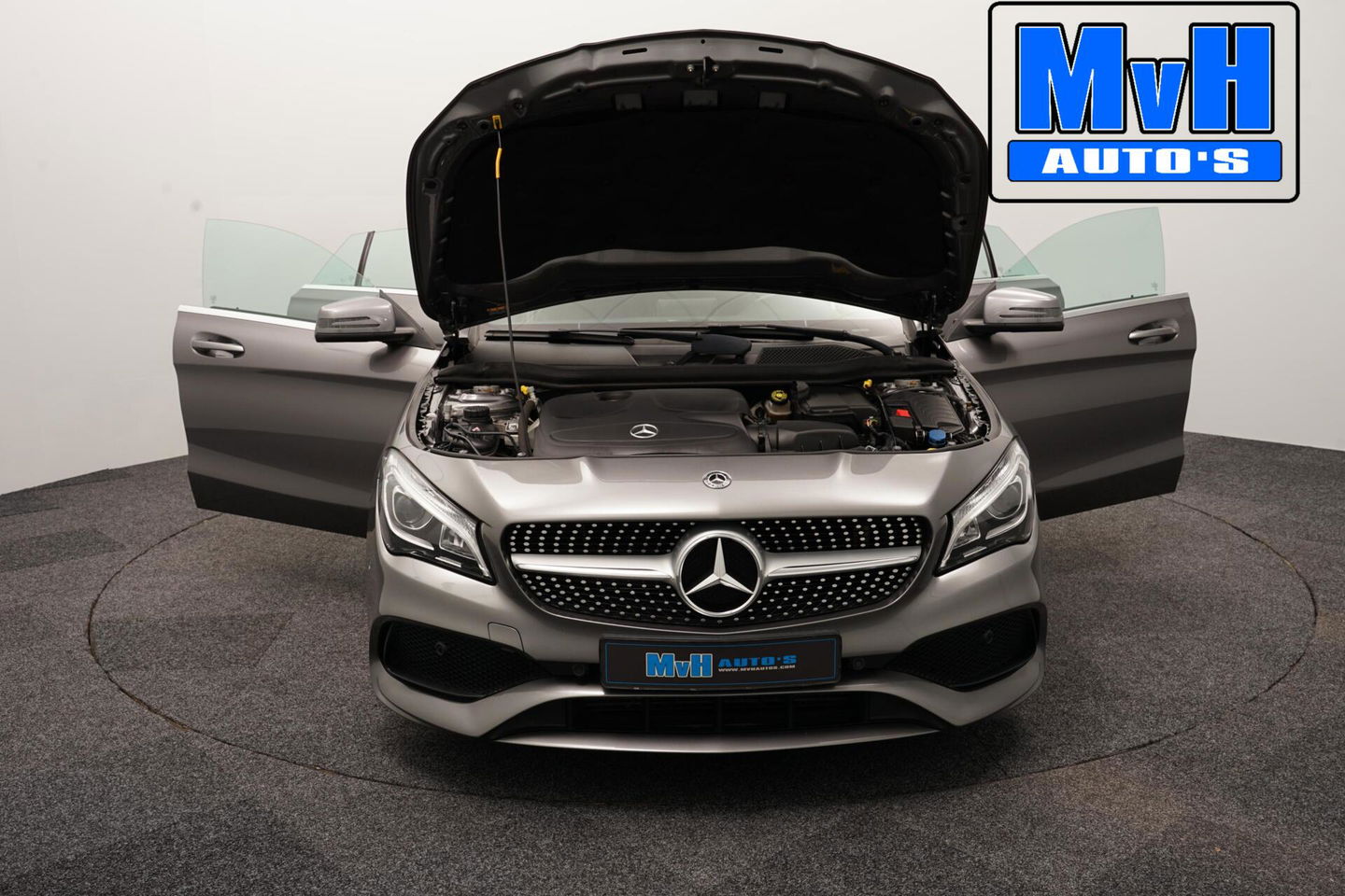 Mercedes-Benz CLA Shooting Brake 180 AMG|TREKH|CARPLAY|LED