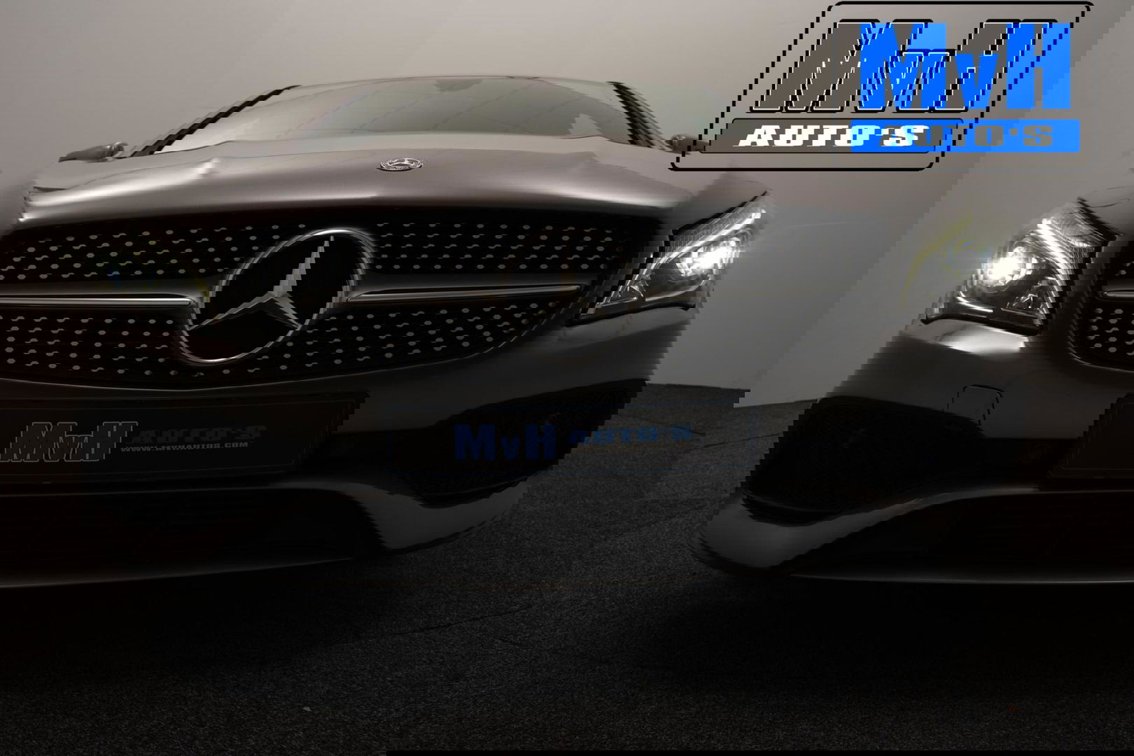 Mercedes-Benz CLA Shooting Brake 180 AMG|TREKH|CARPLAY|LED