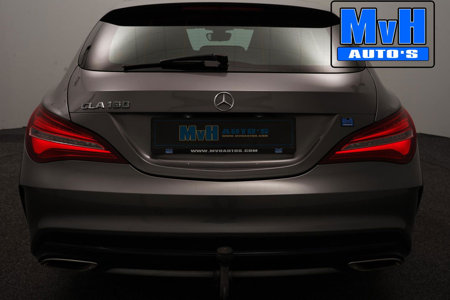 Mercedes-Benz CLA Shooting Brake 180 AMG|TREKH|CARPLAY|LED
