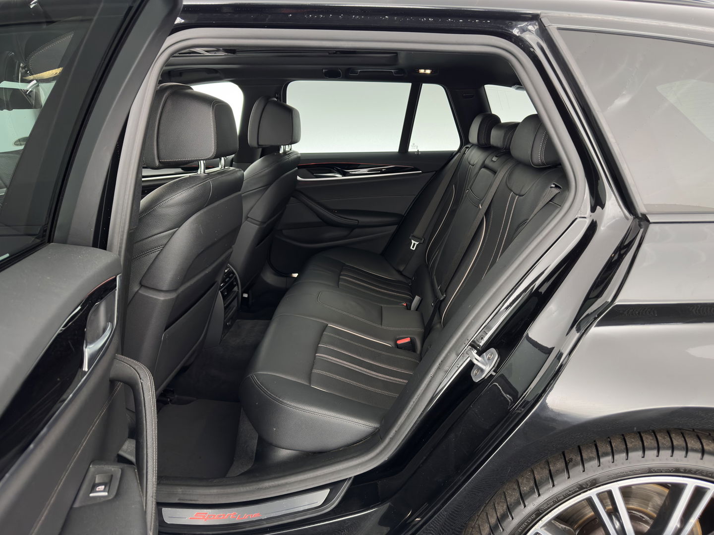 BMW 5 Serie Touring 530d High Executive Aut. *PANO | LUXURY-LEATHER | FULL-LED | MEMORY-PACK | TOP-VIEW | HEATED-COMFORTSEATS | NAVI-FULLMAP | PRIVACY-GLASS | AMBIENT-LIGHT | ECC | PDC | 20''ALU*