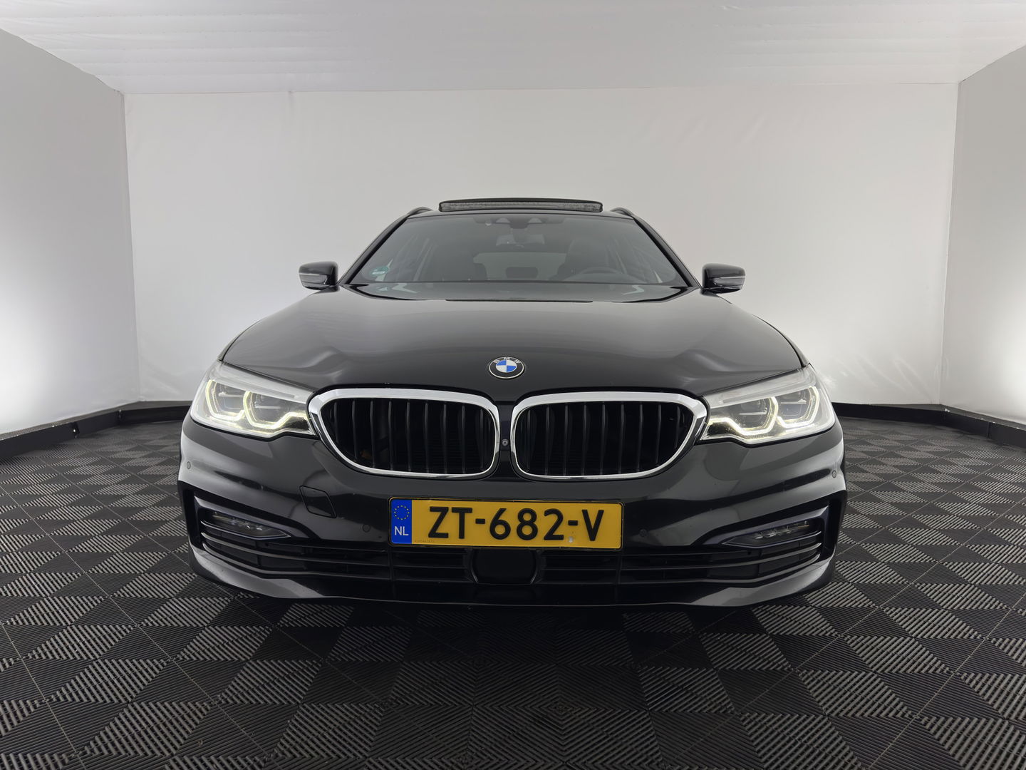 BMW 5 Serie Touring 530d High Executive Aut. *PANO | LUXURY-LEATHER | FULL-LED | MEMORY-PACK | TOP-VIEW | HEATED-COMFORTSEATS | NAVI-FULLMAP | PRIVACY-GLASS | AMBIENT-LIGHT | ECC | PDC | 20''ALU*
