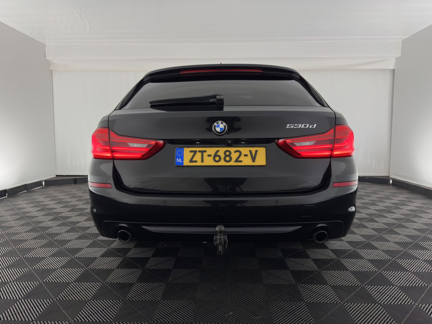 BMW 5 Serie Touring 530d Sportline High Executive Aut. *PANO | LUXURY-LEATHER | FULL-LED | MEMORY-PACK | TOP-VIEW | HEATED-COMFORTSEATS | NAVI-FULLMAP | PRIVACY-GLASS | AMBIENT-LIGHT | ECC | CARPLAY | PDC | TOWBAR | SHIFT-PADDLES | 20"ALU*