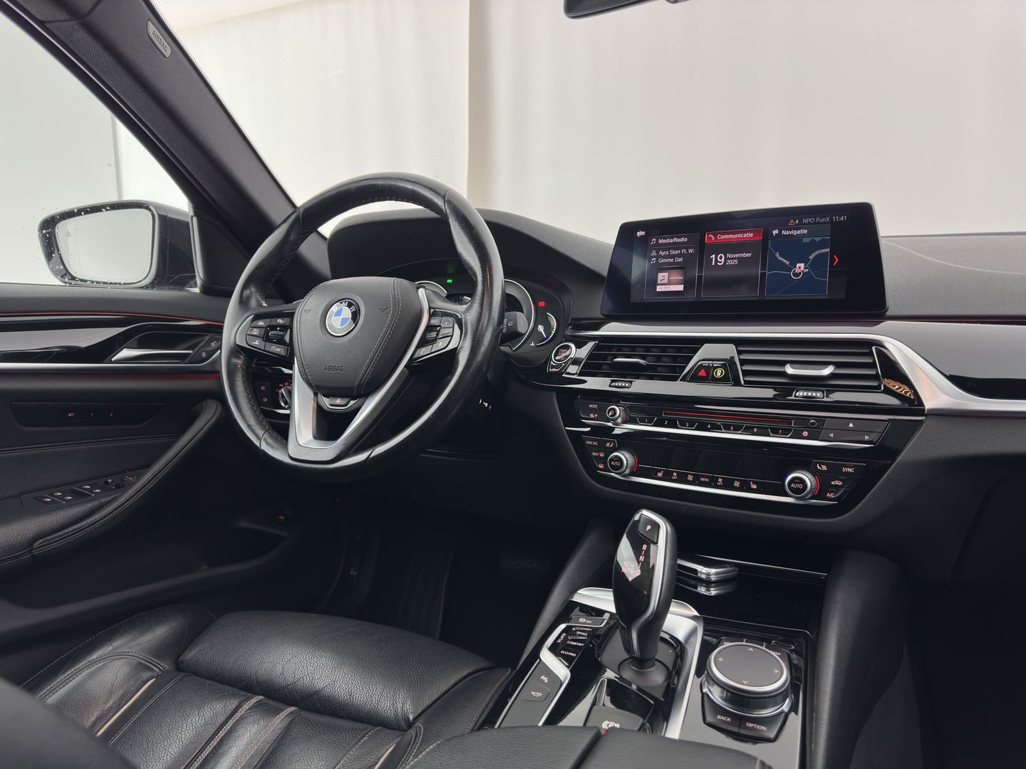 BMW 5 Serie Touring 530d High Executive Aut. *PANO | LUXURY-LEATHER | FULL-LED | MEMORY-PACK | TOP-VIEW | HEATED-COMFORTSEATS | NAVI-FULLMAP | PRIVACY-GLASS | AMBIENT-LIGHT | ECC | PDC | 20''ALU*