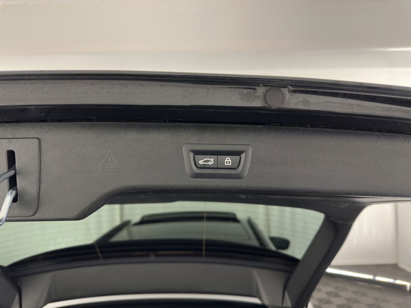 BMW 5 Serie Touring 530d Sportline High Executive Aut. *PANO | LUXURY-LEATHER | FULL-LED | MEMORY-PACK | TOP-VIEW | HEATED-COMFORTSEATS | NAVI-FULLMAP | PRIVACY-GLASS | AMBIENT-LIGHT | ECC | CARPLAY | PDC | TOWBAR | SHIFT-PADDLES | 20"ALU*