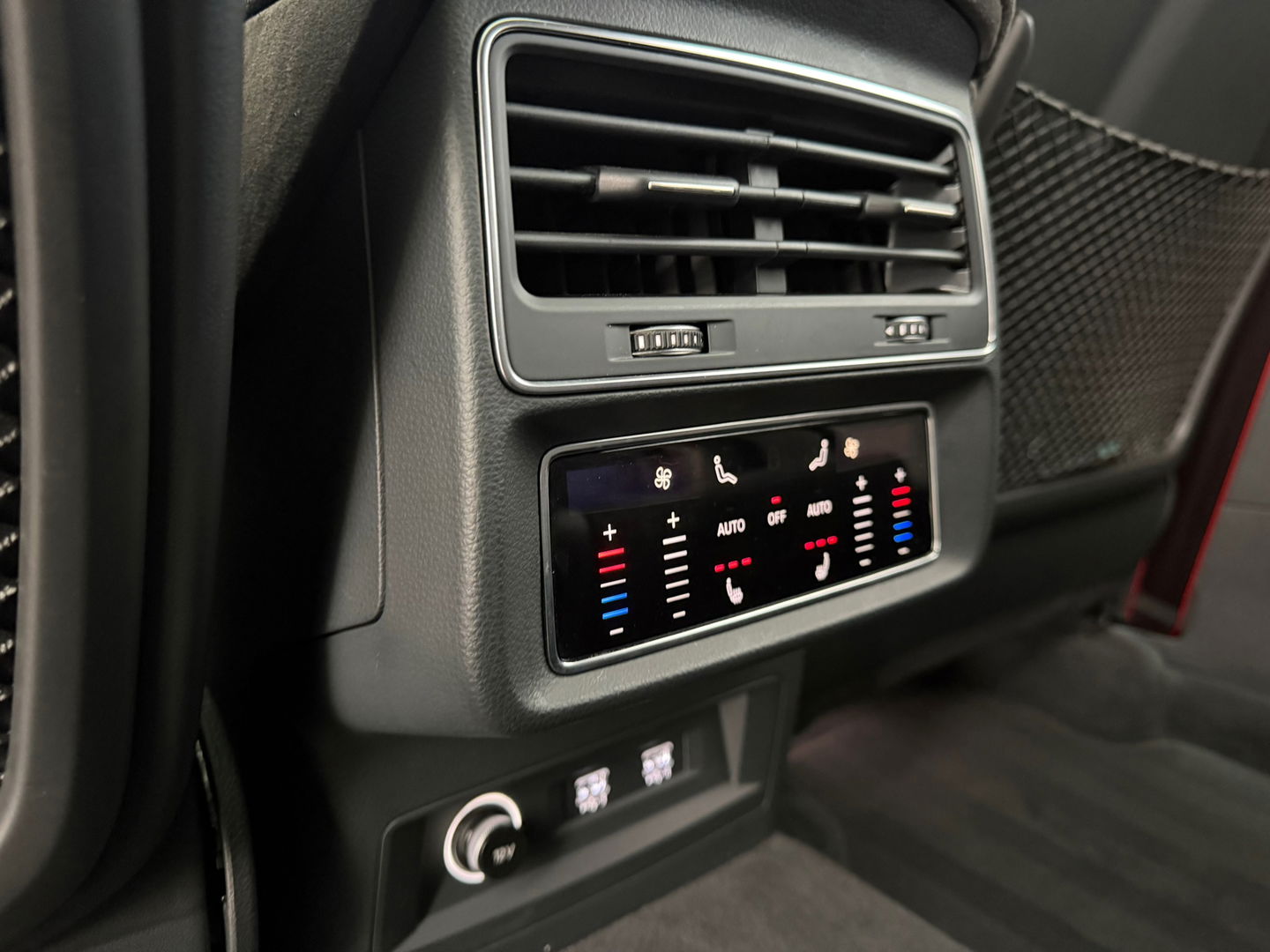 Audi RSQ8 4.0 TFSI Quattro|Pano|Keramisch|NL-Auto|B&O|Carbon|Head-Up|Memory|Keyless|4Wielbesturing