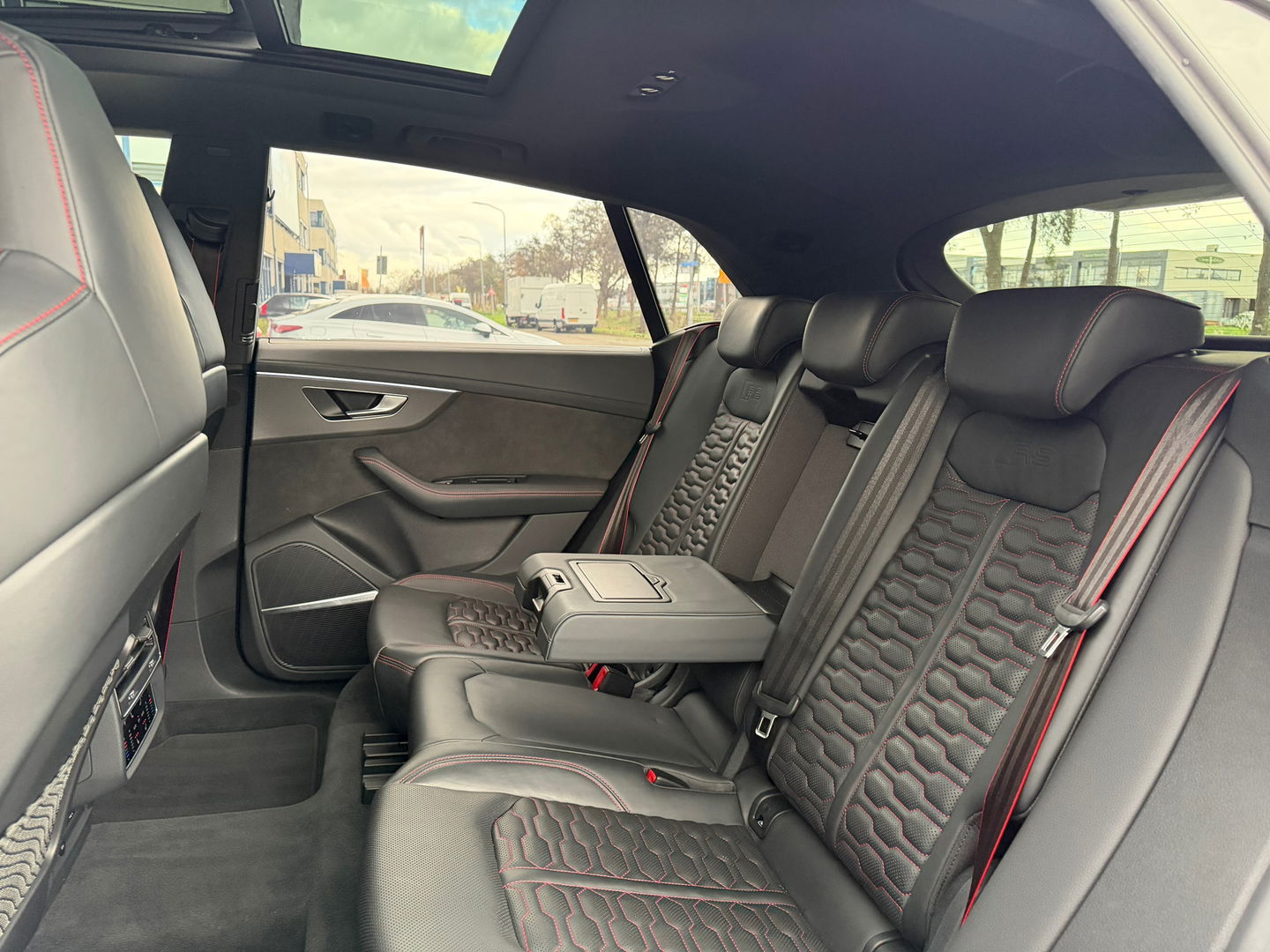 Audi RSQ8 4.0 TFSI Quattro|Pano|Keramisch|NL-Auto|B&O|Carbon|Head-Up|Memory|Keyless|4Wielbesturing