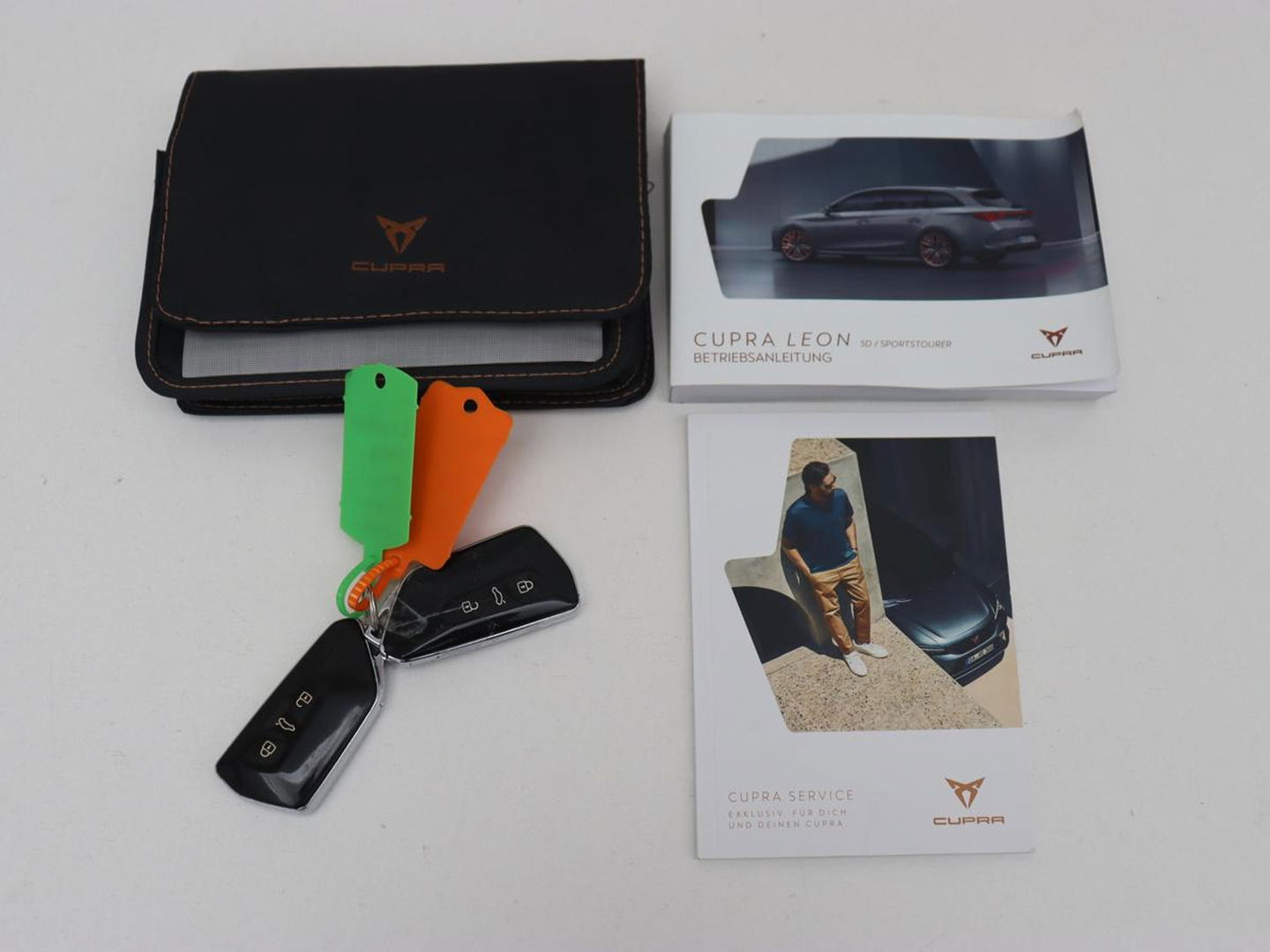 CUPRA Leon 1.4 eHybrid VZ | 245pk | Leder | Stoelverwarming | Memory | Carplay | Navigatie | Sfeerverlichting | Parkeerhulp | Sportstoelen | Keyless | Climate control | Cruise control | PHEV | Plug In