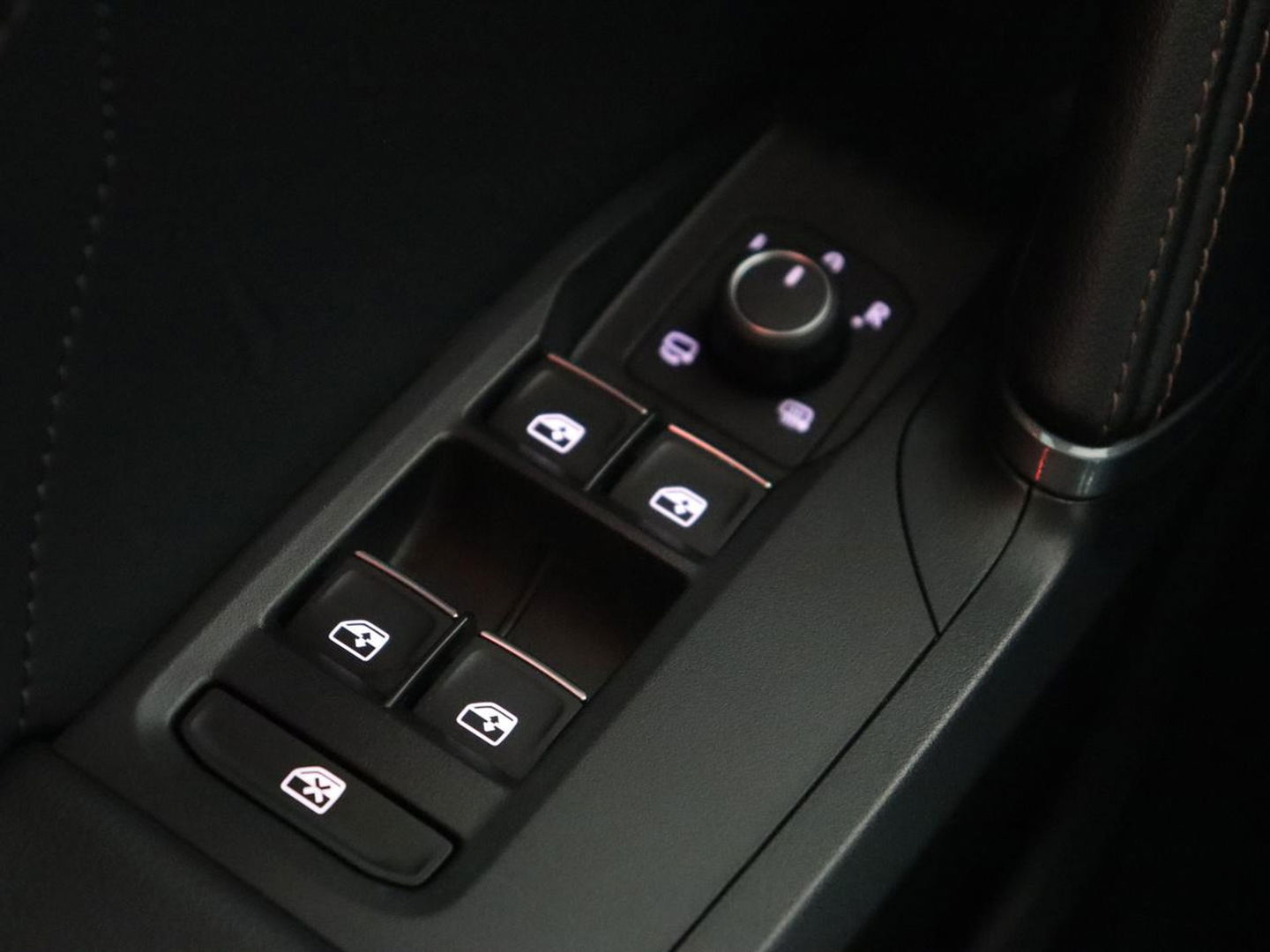 CUPRA Leon 1.4 eHybrid VZ | 245pk | Leder | Stoelverwarming | Memory | Carplay | Navigatie | Sfeerverlichting | Parkeerhulp | Sportstoelen | Keyless | Climate control | Cruise control | PHEV | Plug In