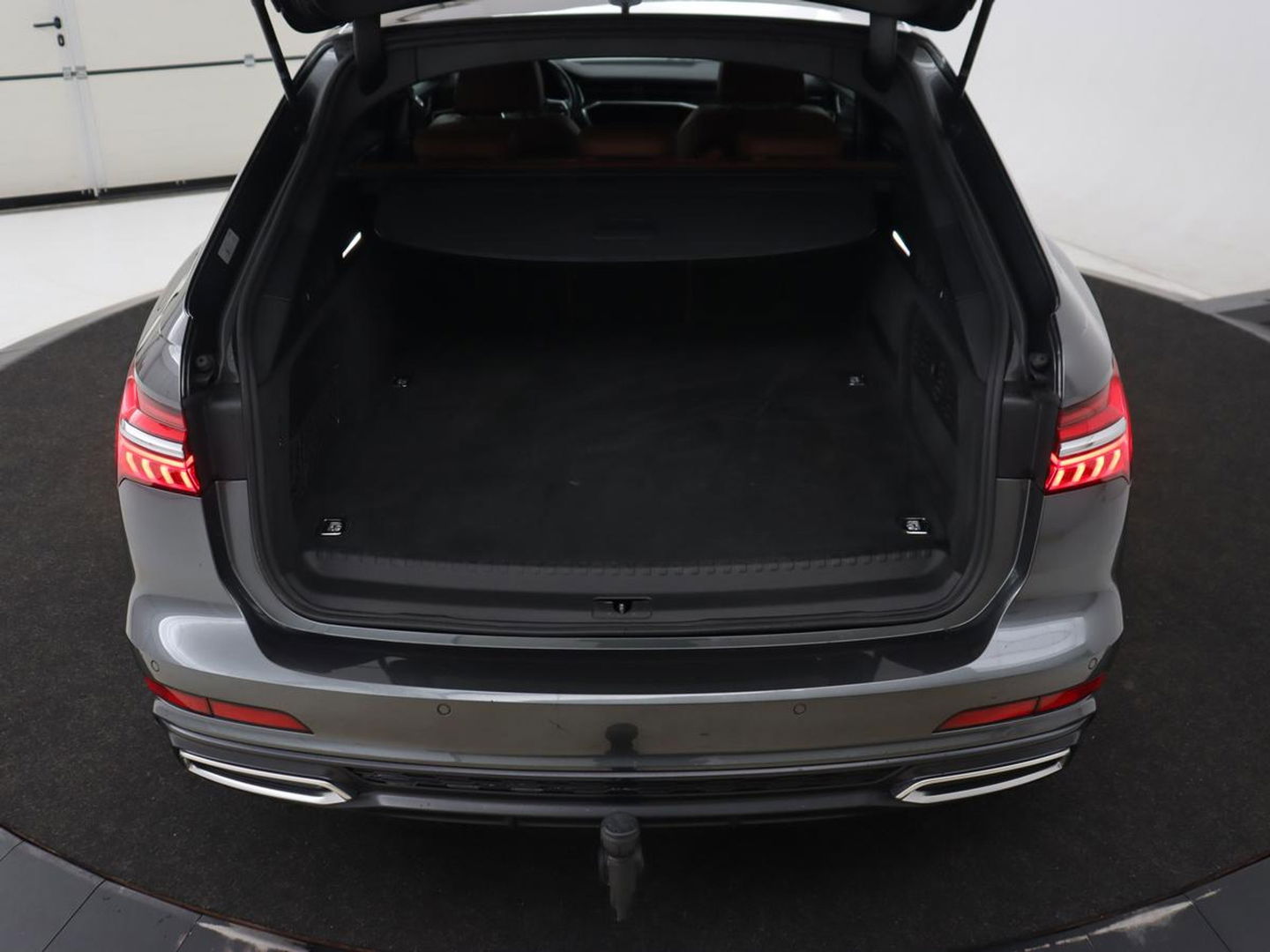 Audi A6 50 TFSIe quattro S edition | Panoramadak | Adaptive cruise | Nappaleder | Stoel & stuurverwarming | Camera | Trekhaak | Keyless | Adaptief onderstel | Carplay | Navigatie | Matrix LED | Getint glas | PHEV | Plug In