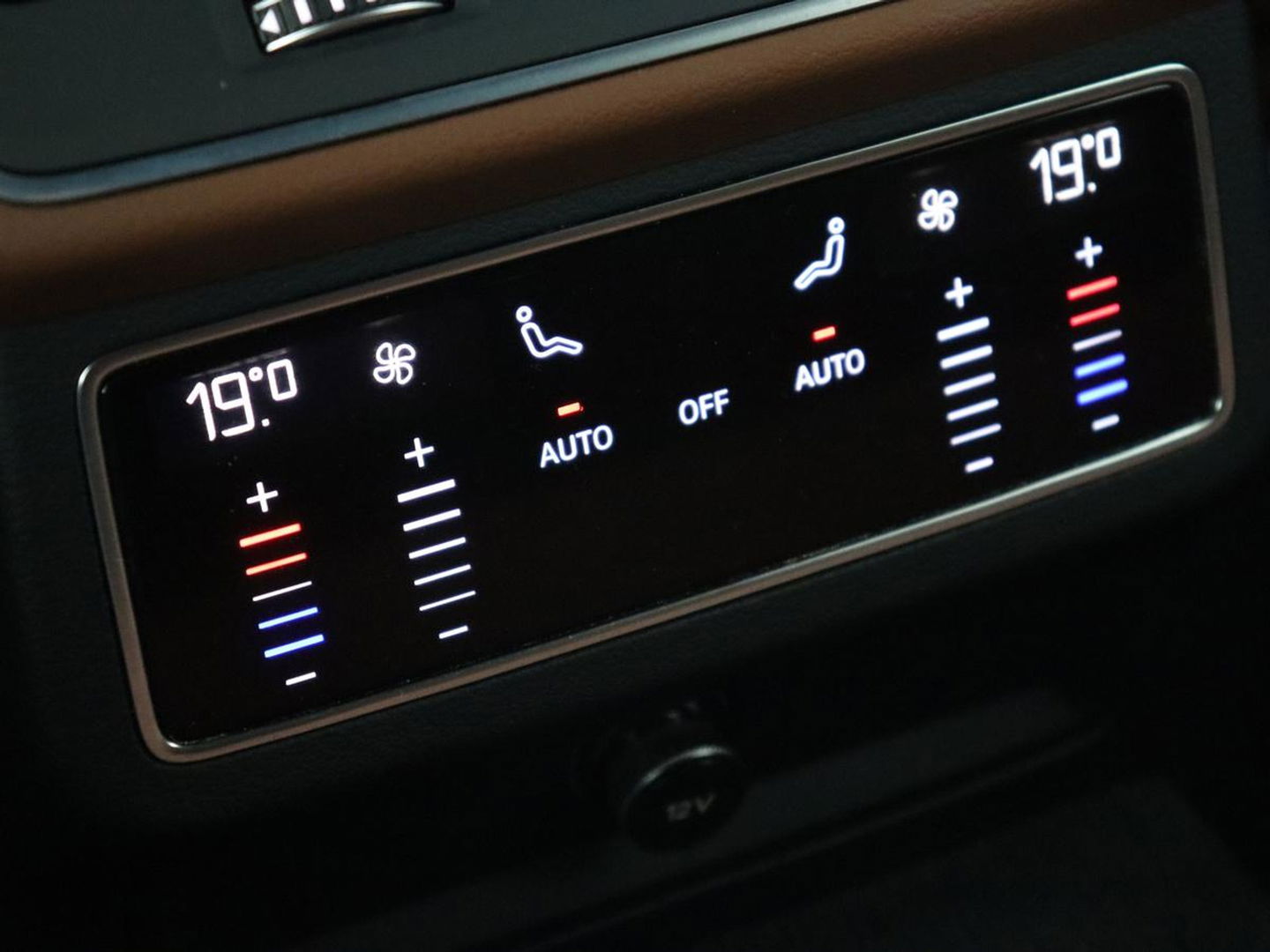 Audi A6 50 TFSIe quattro S edition | Panoramadak | Adaptive cruise | Nappaleder | Stoel & stuurverwarming | Camera | Trekhaak | Keyless | Adaptief onderstel | Carplay | Navigatie | Matrix LED | Getint glas | PHEV | Plug In