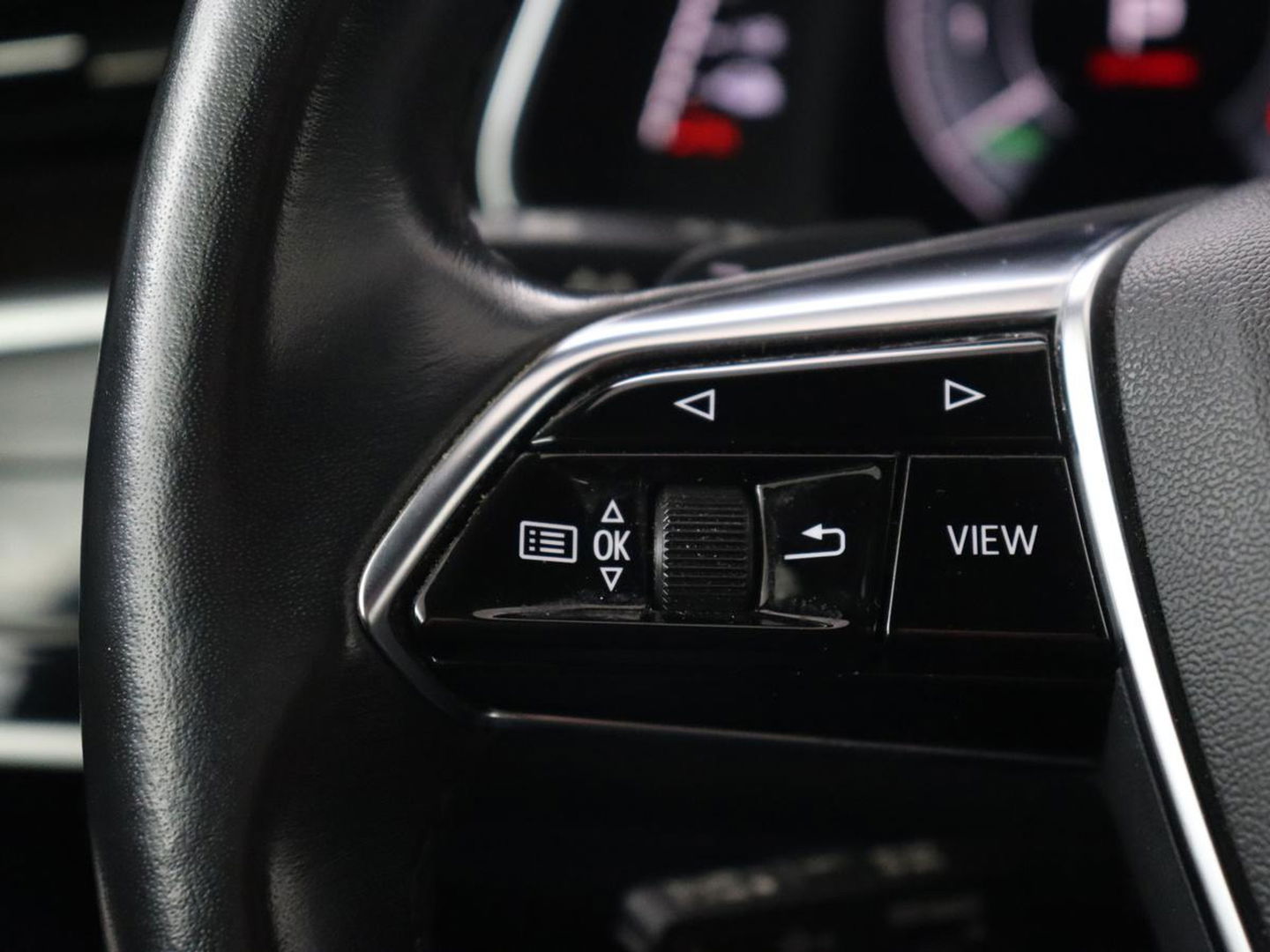 Audi A6 50 TFSIe quattro S edition | Panoramadak | Adaptive cruise | Nappaleder | Stoel & stuurverwarming | Camera | Trekhaak | Keyless | Adaptief onderstel | Carplay | Navigatie | Matrix LED | Getint glas | PHEV | Plug In