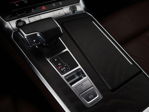 Audi A6 50 TFSIe quattro S edition | Panoramadak | Adaptive cruise | Nappaleder | Stoel & stuurverwarming | Camera | Trekhaak | Keyless | Adaptief onderstel | Carplay | Navigatie | Matrix LED | Getint glas | PHEV | Plug In