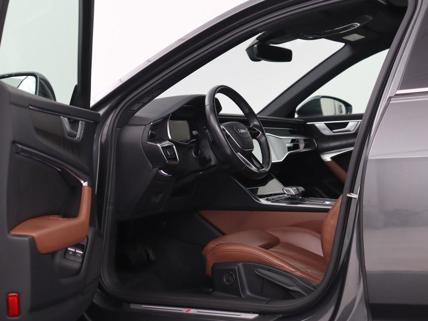 Audi A6 50 TFSIe quattro S edition | Panoramadak | Adaptive cruise | Nappaleder | Stoel & stuurverwarming | Camera | Trekhaak | Keyless | Adaptief onderstel | Carplay | Navigatie | Matrix LED | Getint glas | PHEV | Plug In