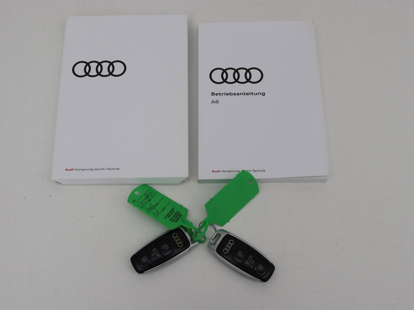 Audi A6 50 TFSIe quattro S edition | Panoramadak | Adaptive cruise | Nappaleder | Stoel & stuurverwarming | Camera | Trekhaak | Keyless | Adaptief onderstel | Carplay | Navigatie | Matrix LED | Getint glas | PHEV | Plug In