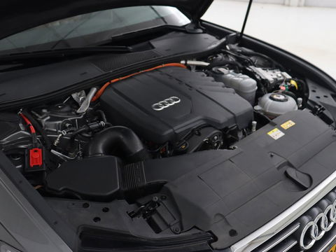 Audi A6 50 TFSIe quattro S edition | Panoramadak | Adaptive cruise | Nappaleder | Stoel & stuurverwarming | Camera | Trekhaak | Keyless | Adaptief onderstel | Carplay | Navigatie | Matrix LED | Getint glas | PHEV | Plug In