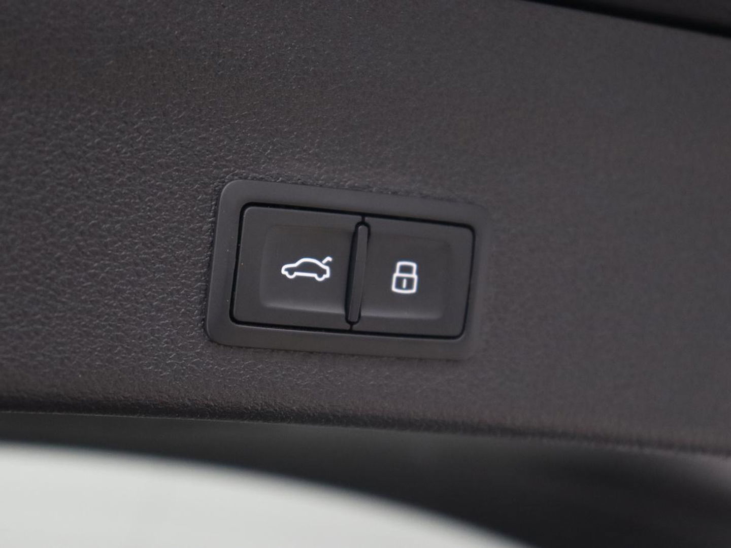 Audi A6 50 TFSIe quattro S edition | Panoramadak | Adaptive cruise | Nappaleder | Stoel & stuurverwarming | Camera | Trekhaak | Keyless | Adaptief onderstel | Carplay | Navigatie | Matrix LED | Getint glas | PHEV | Plug In