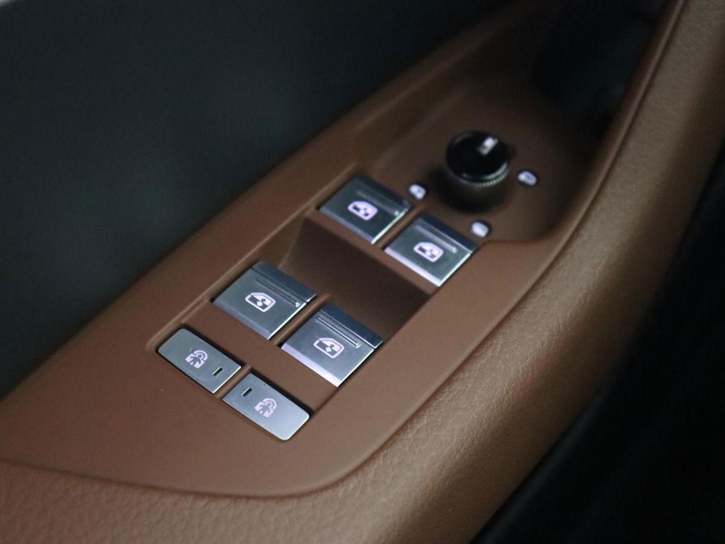 Audi A6 50 TFSIe quattro S edition | Panoramadak | Adaptive cruise | Nappaleder | Stoel & stuurverwarming | Camera | Trekhaak | Keyless | Adaptief onderstel | Carplay | Navigatie | Matrix LED | Getint glas | PHEV | Plug In