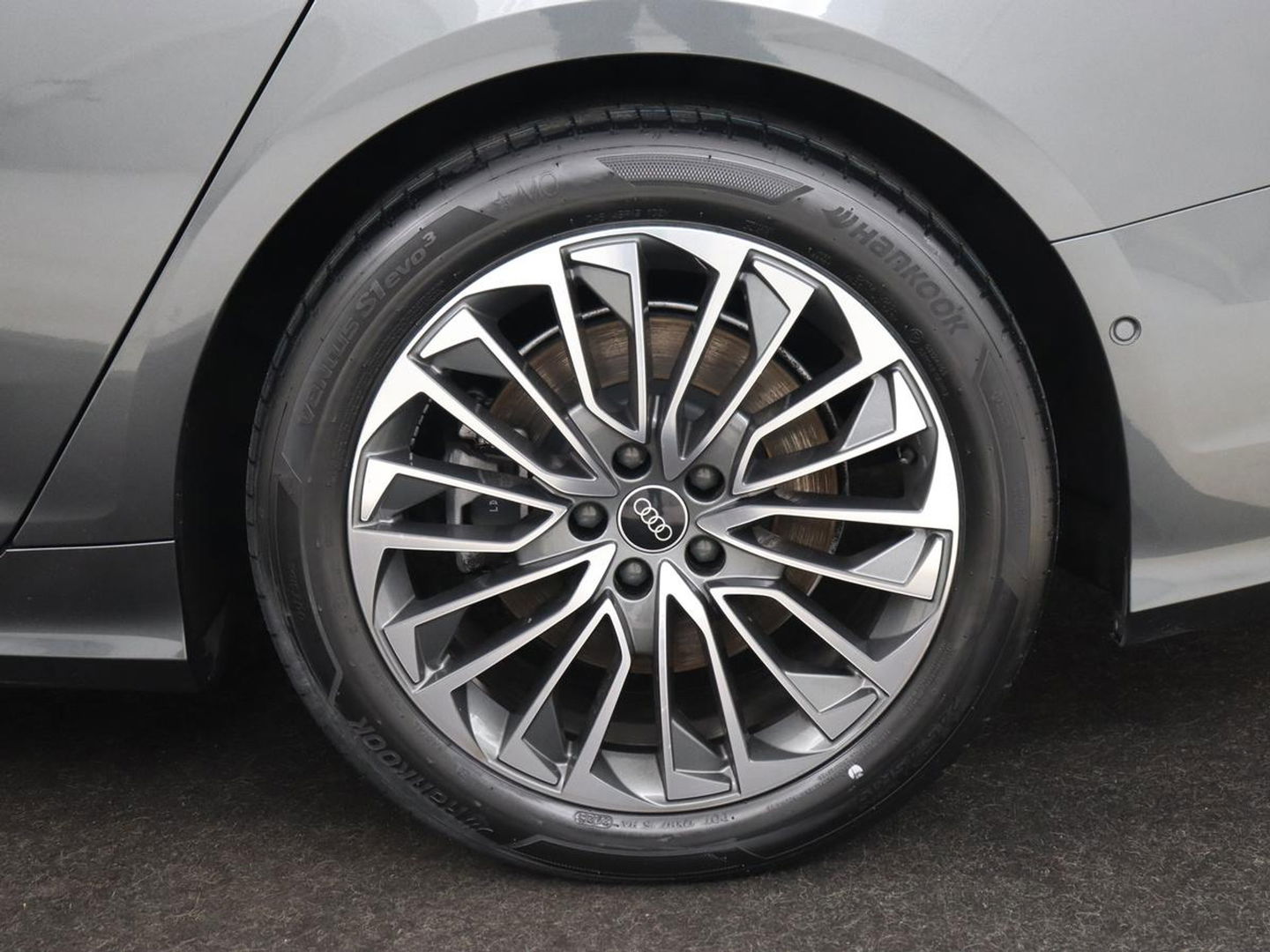 Audi A6 50 TFSIe quattro S edition | Panoramadak | Adaptive cruise | Nappaleder | Stoel & stuurverwarming | Camera | Trekhaak | Keyless | Adaptief onderstel | Carplay | Navigatie | Matrix LED | Getint glas | PHEV | Plug In