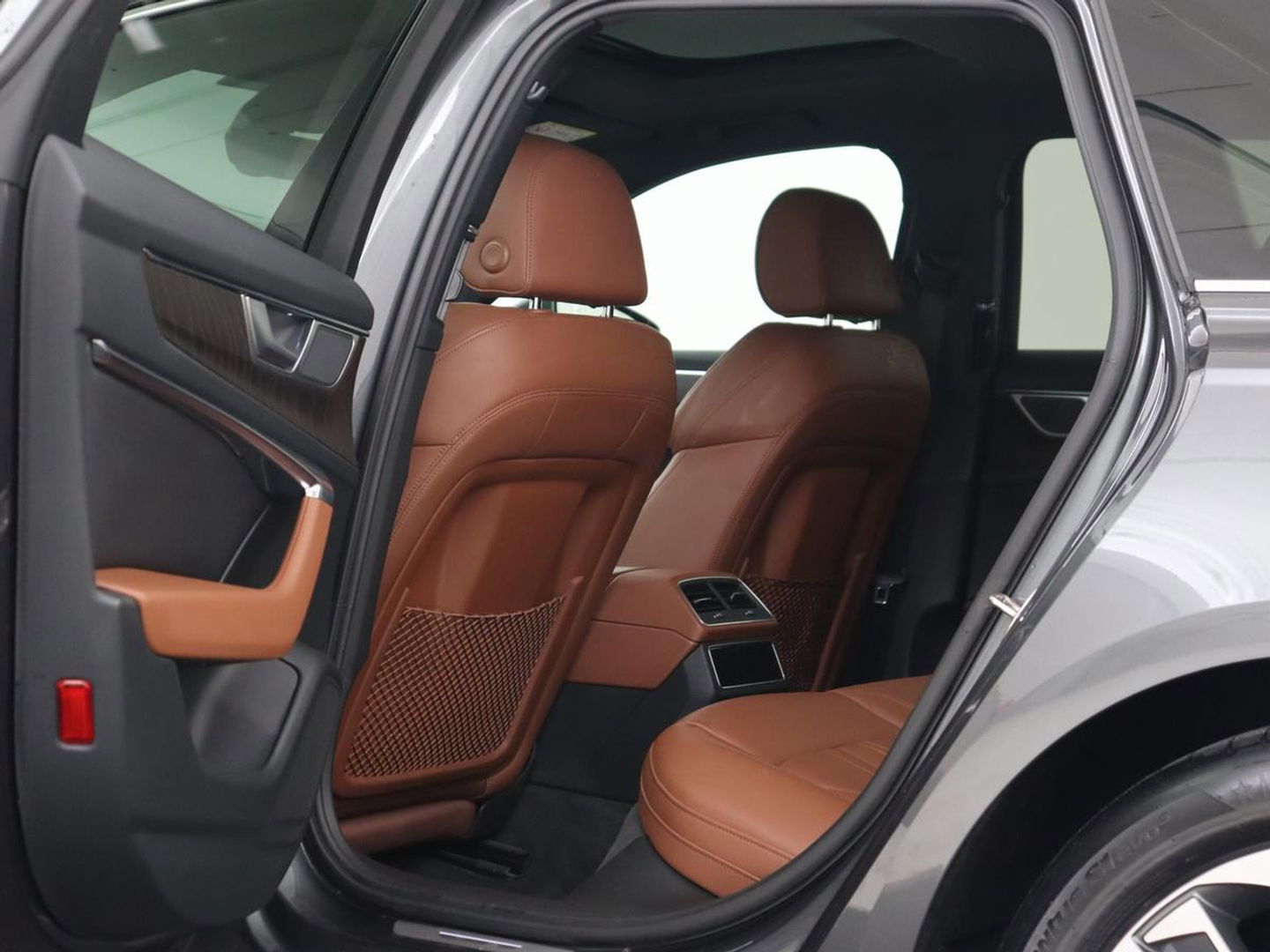 Audi A6 50 TFSIe quattro S edition | Panoramadak | Adaptive cruise | Nappaleder | Stoel & stuurverwarming | Camera | Trekhaak | Keyless | Adaptief onderstel | Carplay | Navigatie | Matrix LED | Getint glas | PHEV | Plug In