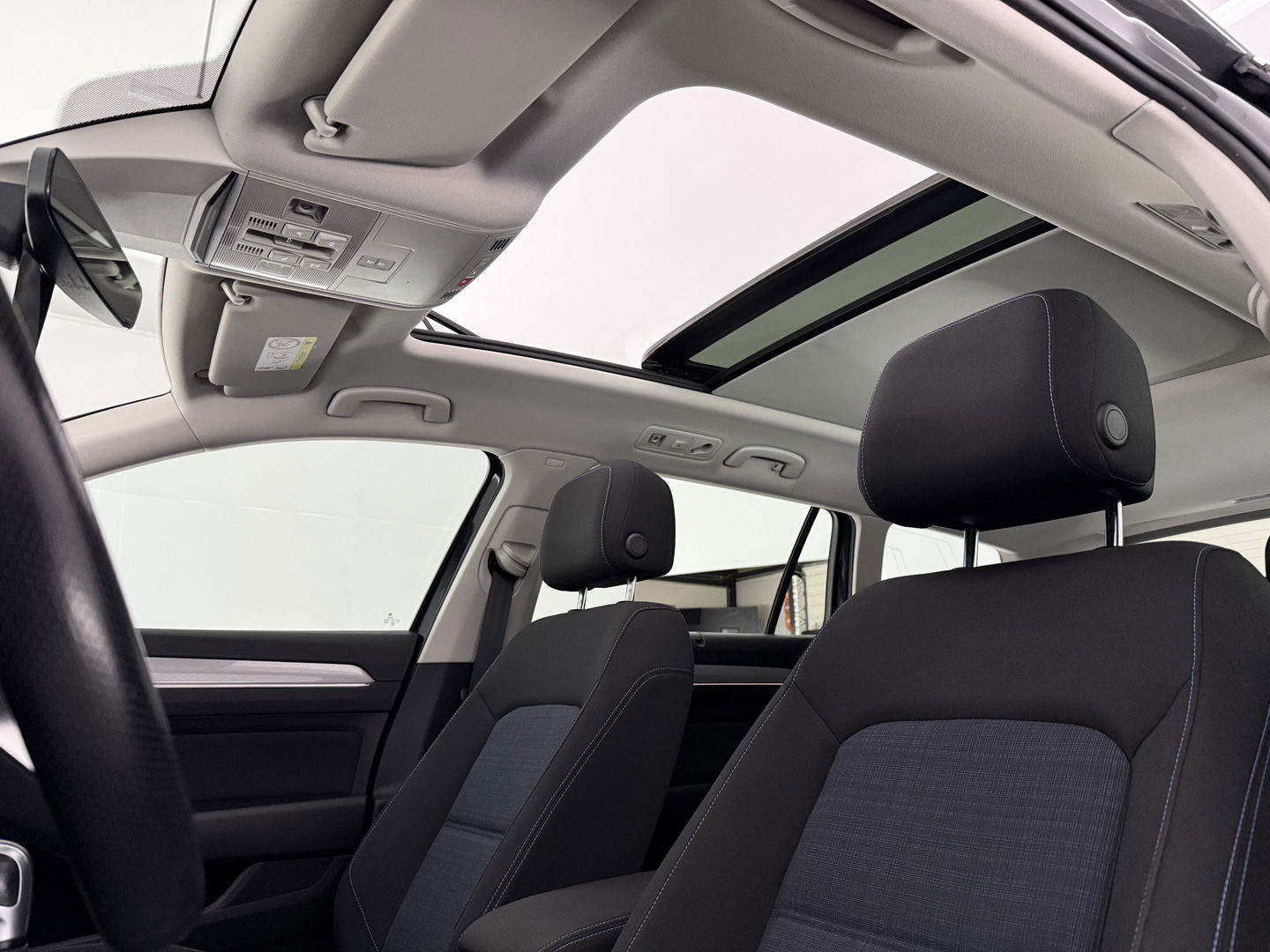 Volkswagen Passat 1.4 TSI PHEV GTE | SOH 90% | Pano | Adap. Cruise | Virtual | Massage | Stoelverw. | Camera | Keyless