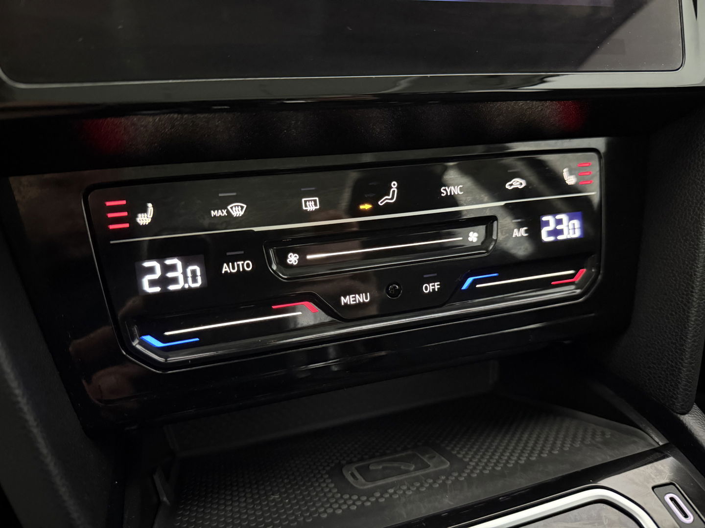 Volkswagen Passat 1.4 TSI PHEV GTE | SOH 90% | Pano | Adap. Cruise | Virtual | Massage | Stoelverw. | Camera | Keyless