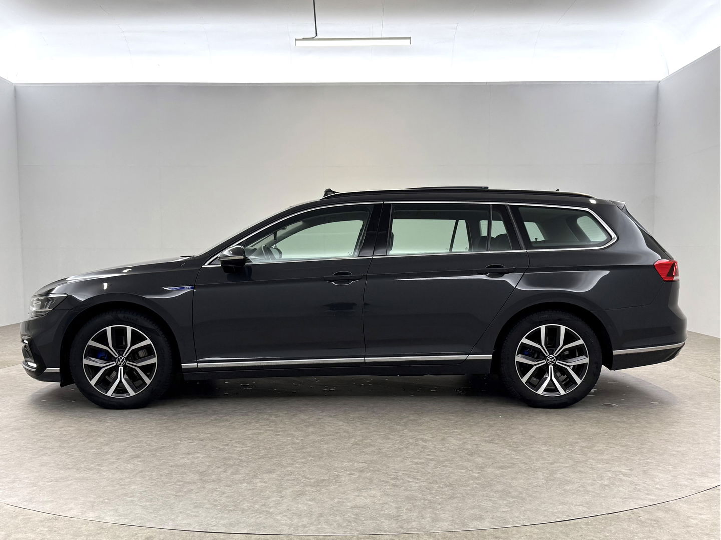 Volkswagen Passat 1.4 TSI PHEV GTE | SOH 90% | Pano | Adap. Cruise | Virtual | Massage | Stoelverw. | Camera | Keyless