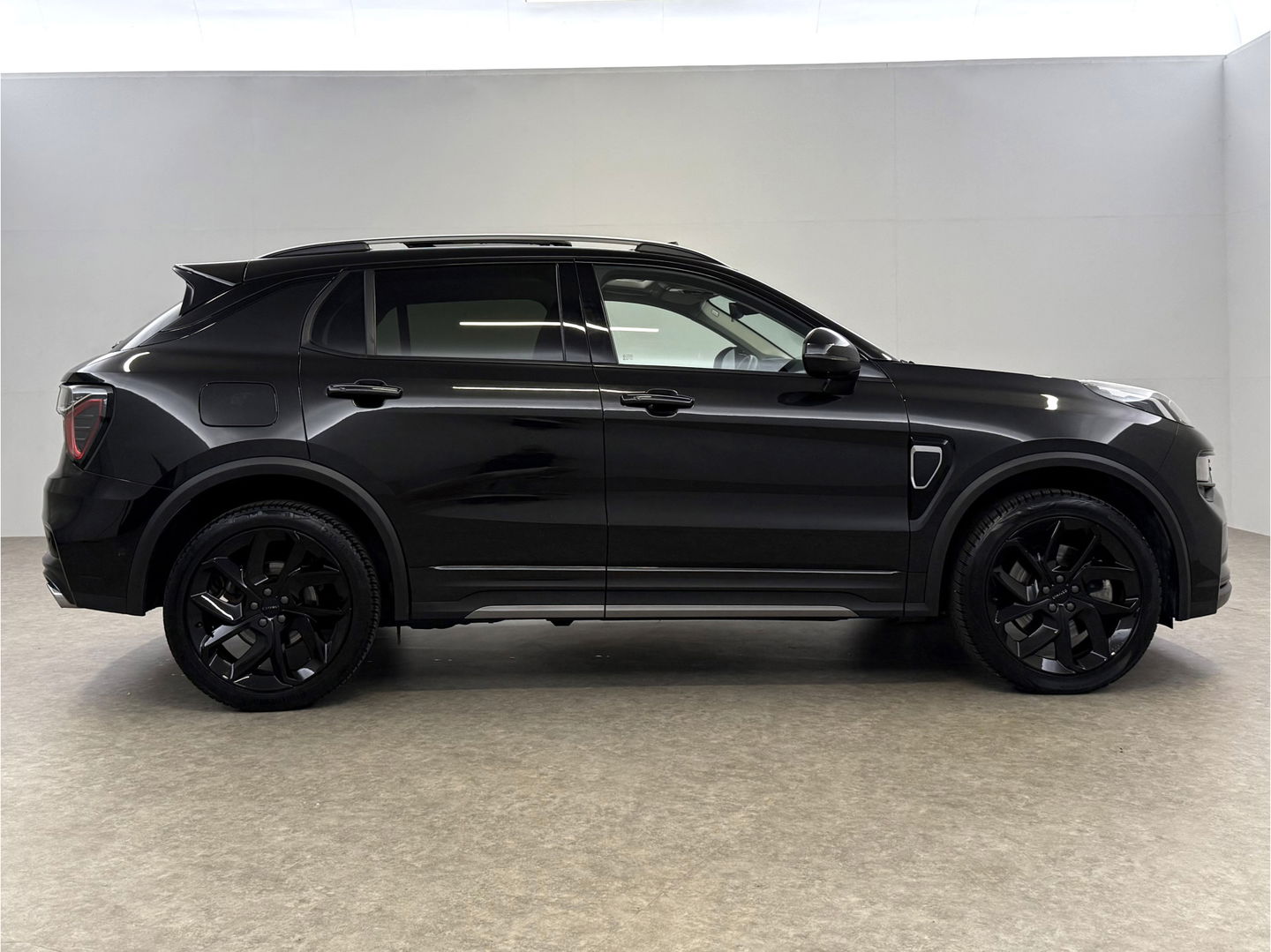 Lynk Co 01 1.5 Black Edition | SOH 97% | 360° | Pano | LED | Sfeerverl. | Virtual | Memory | Stoel/stuurverw. | Carplay