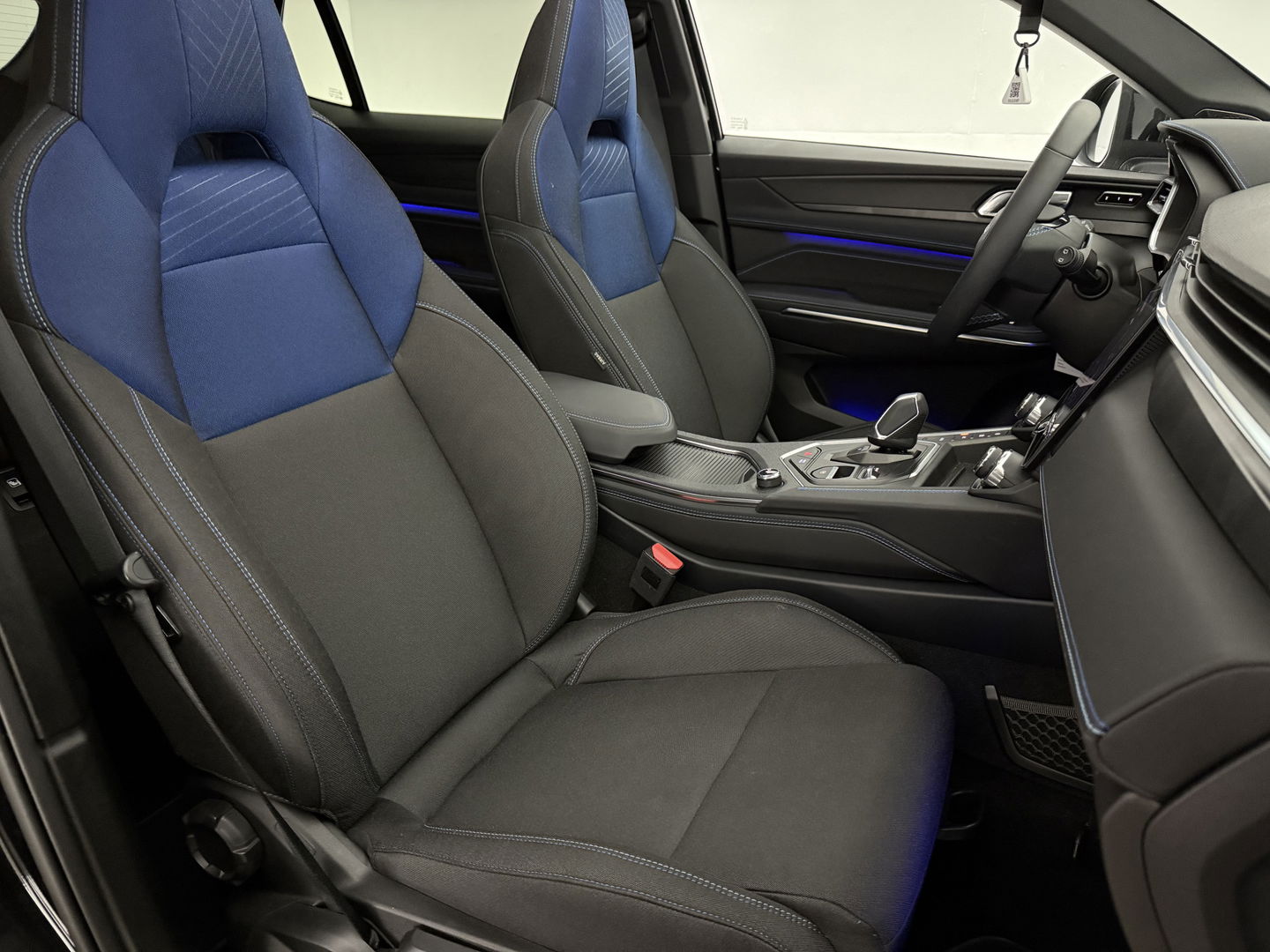 Lynk Co 01 1.5 Black Edition | SOH 97% | 360° | Pano | LED | Sfeerverl. | Virtual | Memory | Stoel/stuurverw. | Carplay