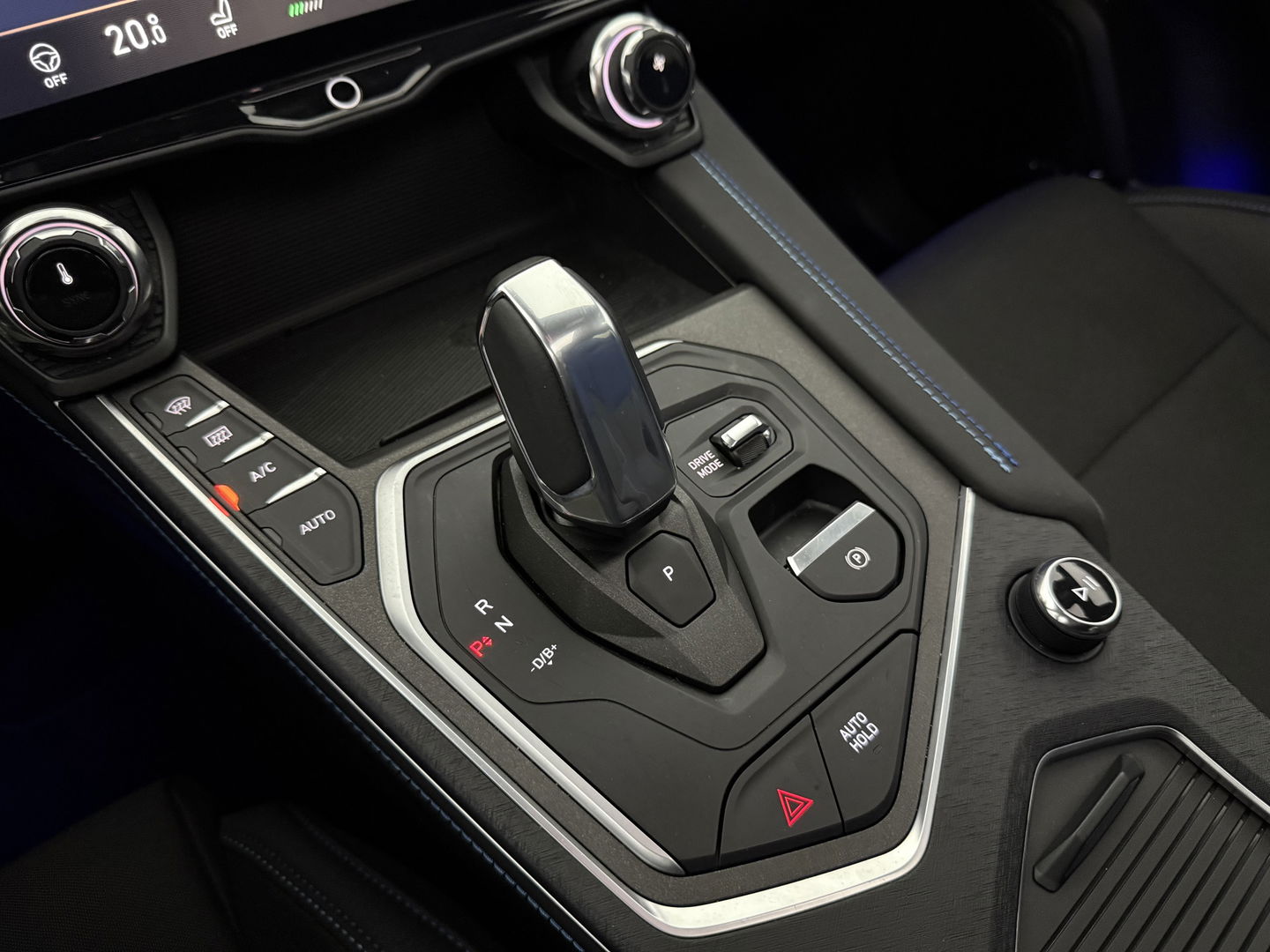 Lynk Co 01 1.5 Black Edition | SOH 97% | 360° | Pano | LED | Sfeerverl. | Virtual | Memory | Stoel/stuurverw. | Carplay