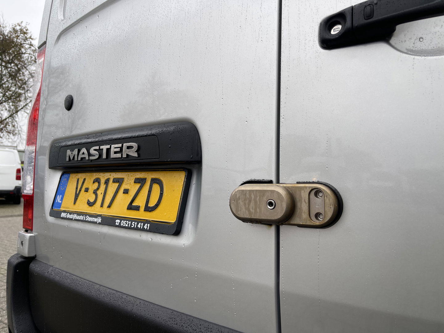 Renault Master T35 2.3 dCi 130pk L2H2 bpm vrij / euro 6 diesel / vaste prijs rijklaar € 19.950 ex btw / DC 7 persoons / zilver metallic / trekhaak 2500 kg / airco / cruise / navigatie