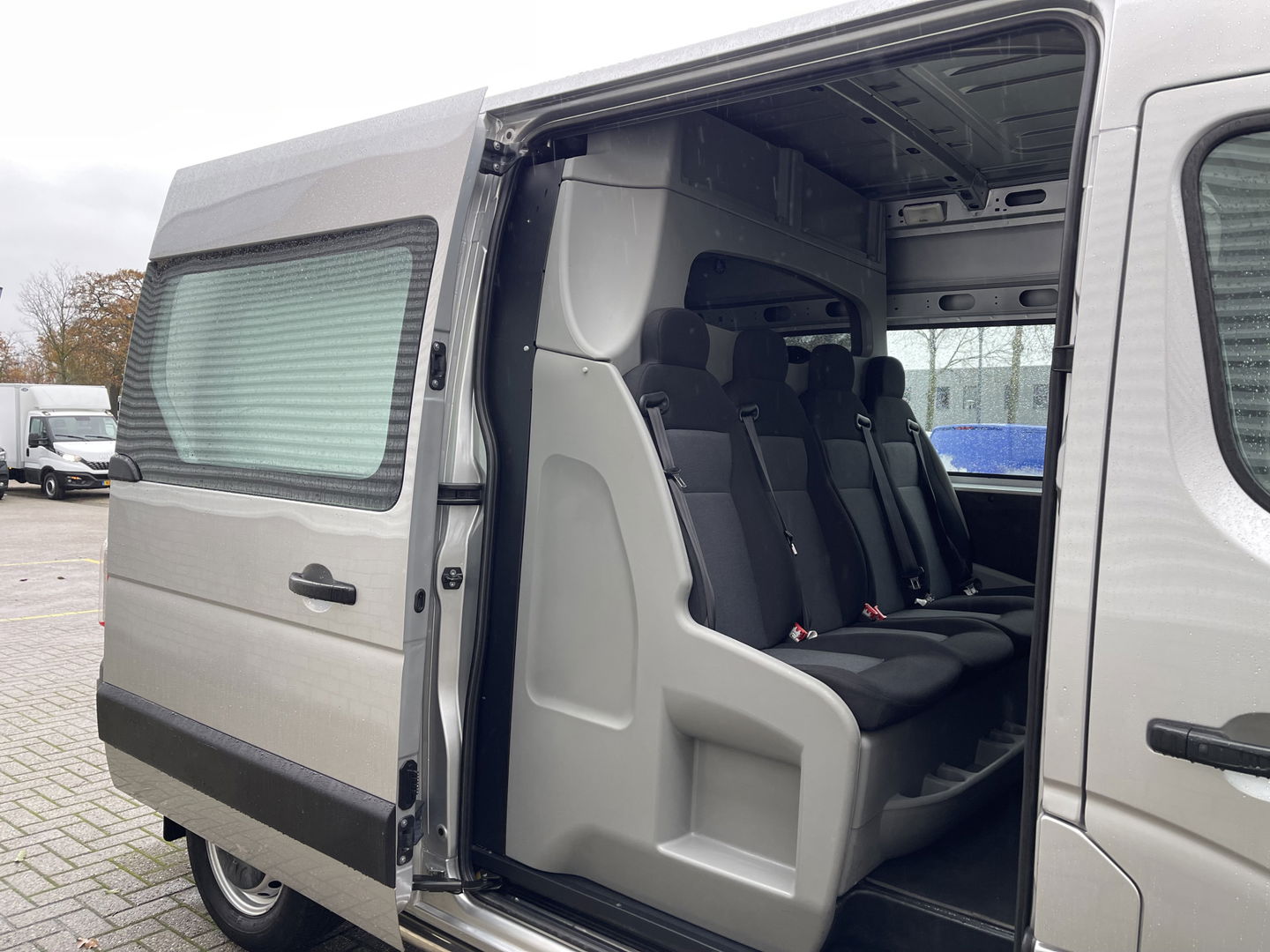 Renault Master T35 2.3 dCi 130pk L2H2 bpm vrij / euro 6 diesel / vaste prijs rijklaar € 19.950 ex btw / DC 7 persoons / zilver metallic / trekhaak 2500 kg / airco / cruise / navigatie