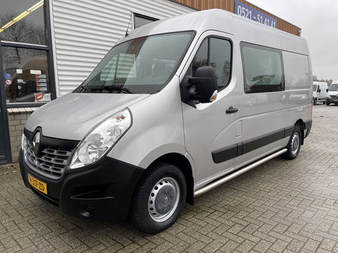 Renault Master T35 2.3 dCi 130pk L2H2 bpm vrij / euro 6 diesel / vaste prijs rijklaar € 19.950 ex btw / DC 7 persoons / zilver metallic / trekhaak 2500 kg / airco / cruise / navigatie