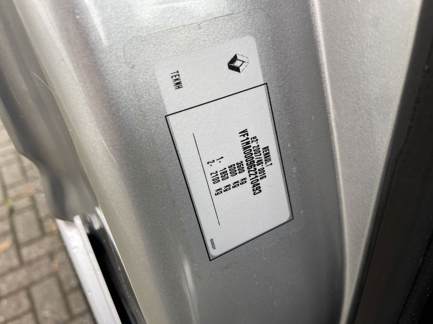 Renault Master T35 2.3 dCi 130pk L2H2 bpm vrij / euro 6 diesel / vaste prijs rijklaar € 19.950 ex btw / DC 7 persoons / zilver metallic / trekhaak 2500 kg / airco / cruise / navigatie