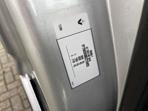 Renault Master T35 2.3 dCi 130pk L2H2 bpm vrij / euro 6 diesel / vaste prijs rijklaar € 19.950 ex btw / DC 7 persoons / zilver metallic / trekhaak 2500 kg / airco / cruise / navigatie