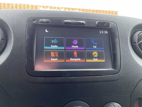 Renault Master T35 2.3 dCi 130pk L2H2 bpm vrij / euro 6 diesel / vaste prijs rijklaar € 19.950 ex btw / DC 7 persoons / zilver metallic / trekhaak 2500 kg / airco / cruise / navigatie