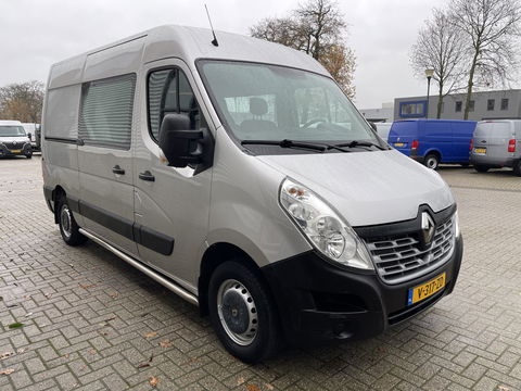 Renault Master T35 2.3 dCi 130pk L2H2 bpm vrij / euro 6 diesel / vaste prijs rijklaar € 19.950 ex btw / DC 7 persoons / zilver metallic / trekhaak 2500 kg / airco / cruise / navigatie