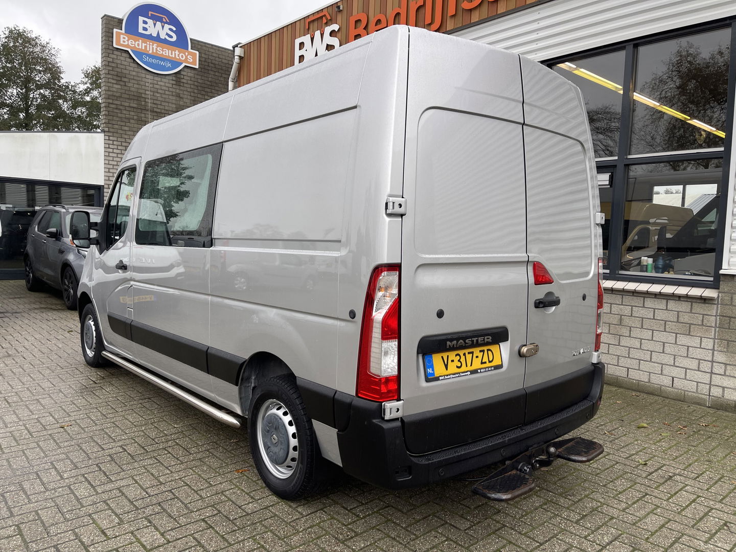 Renault Master T35 2.3 dCi 130pk L2H2 bpm vrij / euro 6 diesel / vaste prijs rijklaar € 19.950 ex btw / DC 7 persoons / zilver metallic / trekhaak 2500 kg / airco / cruise / navigatie