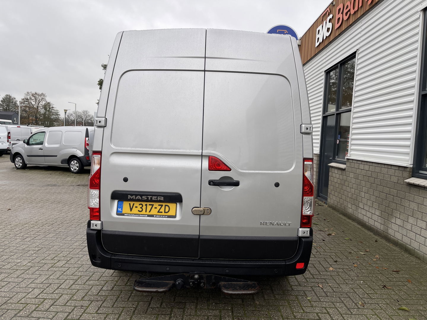Renault Master T35 2.3 dCi 130pk L2H2 bpm vrij / euro 6 diesel / vaste prijs rijklaar € 19.950 ex btw / DC 7 persoons / zilver metallic / trekhaak 2500 kg / airco / cruise / navigatie