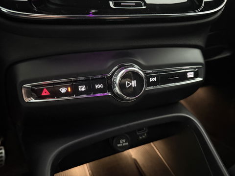 Volvo XC40 1.5 T5 Recharge R-Design | SOH 82% | Sfeer | Virtual | H/K | Camera | Memory | Trekh. | Stoel/Stuurverw. | Keyless | NAP