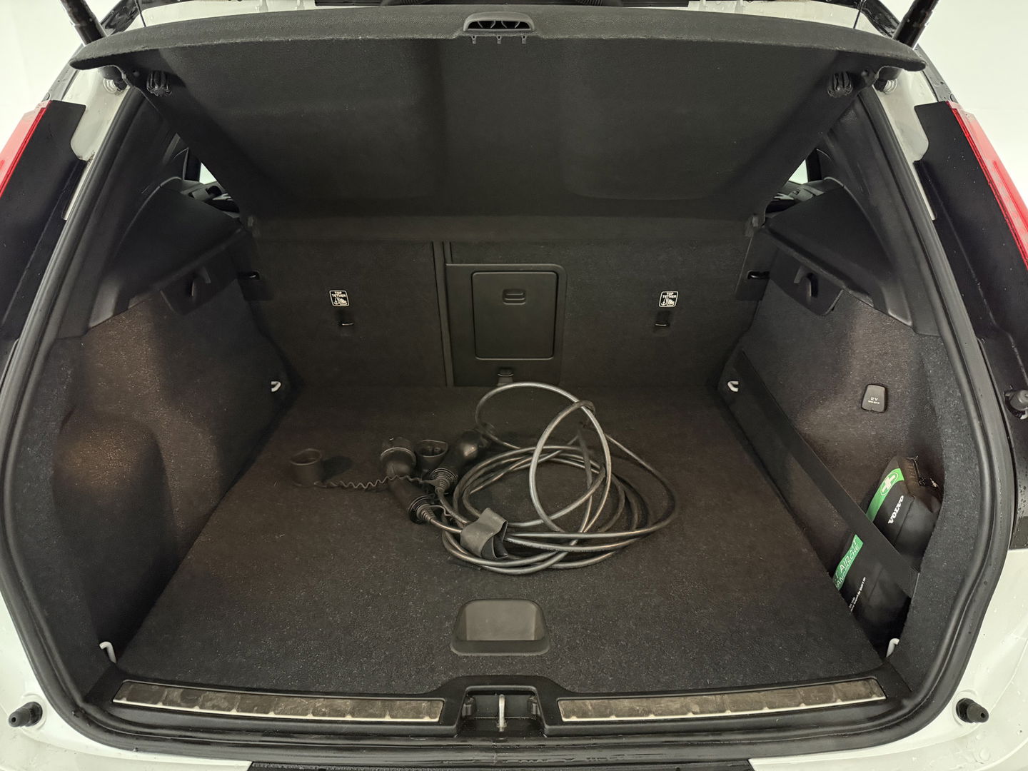 Volvo XC40 1.5 T5 Recharge R-Design | SOH 82% | Sfeer | Virtual | H/K | Camera | Memory | Trekh. | Stoel/Stuurverw. | Keyless | NAP