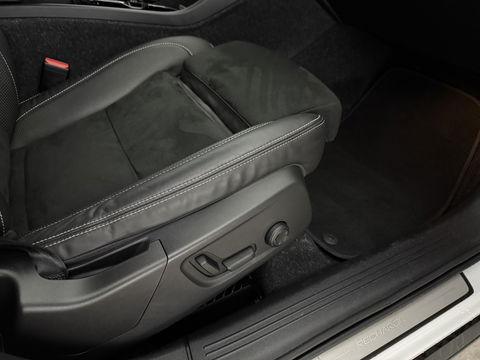 Volvo XC40 1.5 T5 Recharge R-Design | SOH 82% | Sfeer | Virtual | H/K | Camera | Memory | Trekh. | Stoel/Stuurverw. | Keyless | NAP