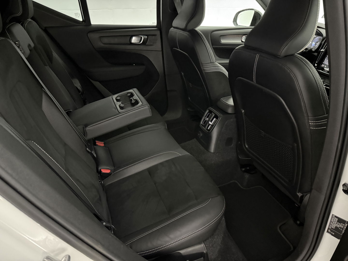 Volvo XC40 1.5 T5 Recharge R-Design | SOH 82% | Sfeer | Virtual | H/K | Camera | Memory | Trekh. | Stoel/Stuurverw. | Keyless | NAP