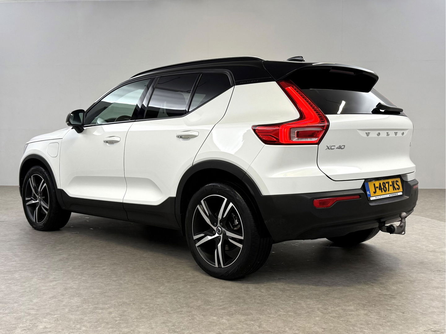 Volvo XC40 1.5 T5 Recharge R-Design | SOH 82% | Sfeer | Virtual | H/K | Camera | Memory | Trekh. | Stoel/Stuurverw. | Keyless | NAP