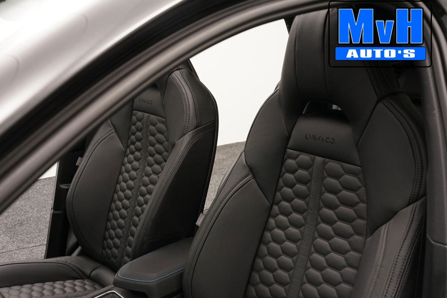 Lynk & Co 01 1.5 Hybride|LEER|FULL BLACK XL|ZWARTE.HEMEL|NAP