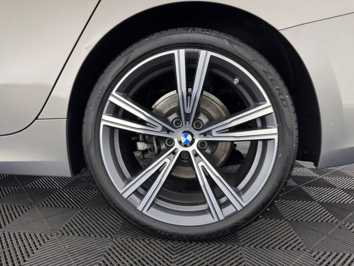 BMW 3-serie 320d High Executive Edition (INCL.BTW) *LUXURY-LEATHER | FULL-LED | DIGI-COCKPIT | HEATED-SPORTSEATS | HIFI-SOUND | NAVI-FULLMAP | KEYLESS | CAMERA | PRIVACY-GLASS | SHIFT-PADDLES | DAB+ | ECC | PDC | CRUISE | 19''ALU*