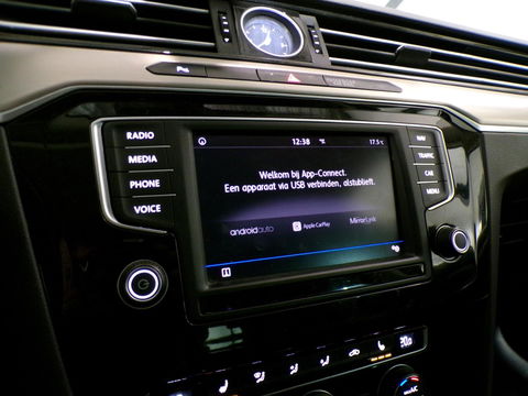 Volkswagen Passat Variant 1.4 TSI Highline Business R-Line "Origineel NL!" Automaat! Apple-Carplay Xenon 19"Velgen Adaptive-cruise