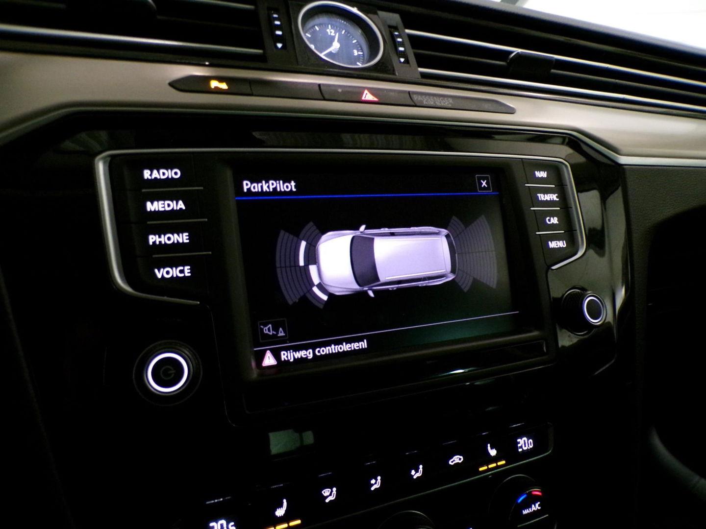 Volkswagen Passat Variant 1.4 TSI Highline Business R-Line "Origineel NL!" Automaat! Apple-Carplay Xenon 19"Velgen Adaptive-cruise