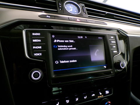 Volkswagen Passat Variant 1.4 TSI Highline Business R-Line "Origineel NL!" Automaat! Apple-Carplay Xenon 19"Velgen Adaptive-cruise