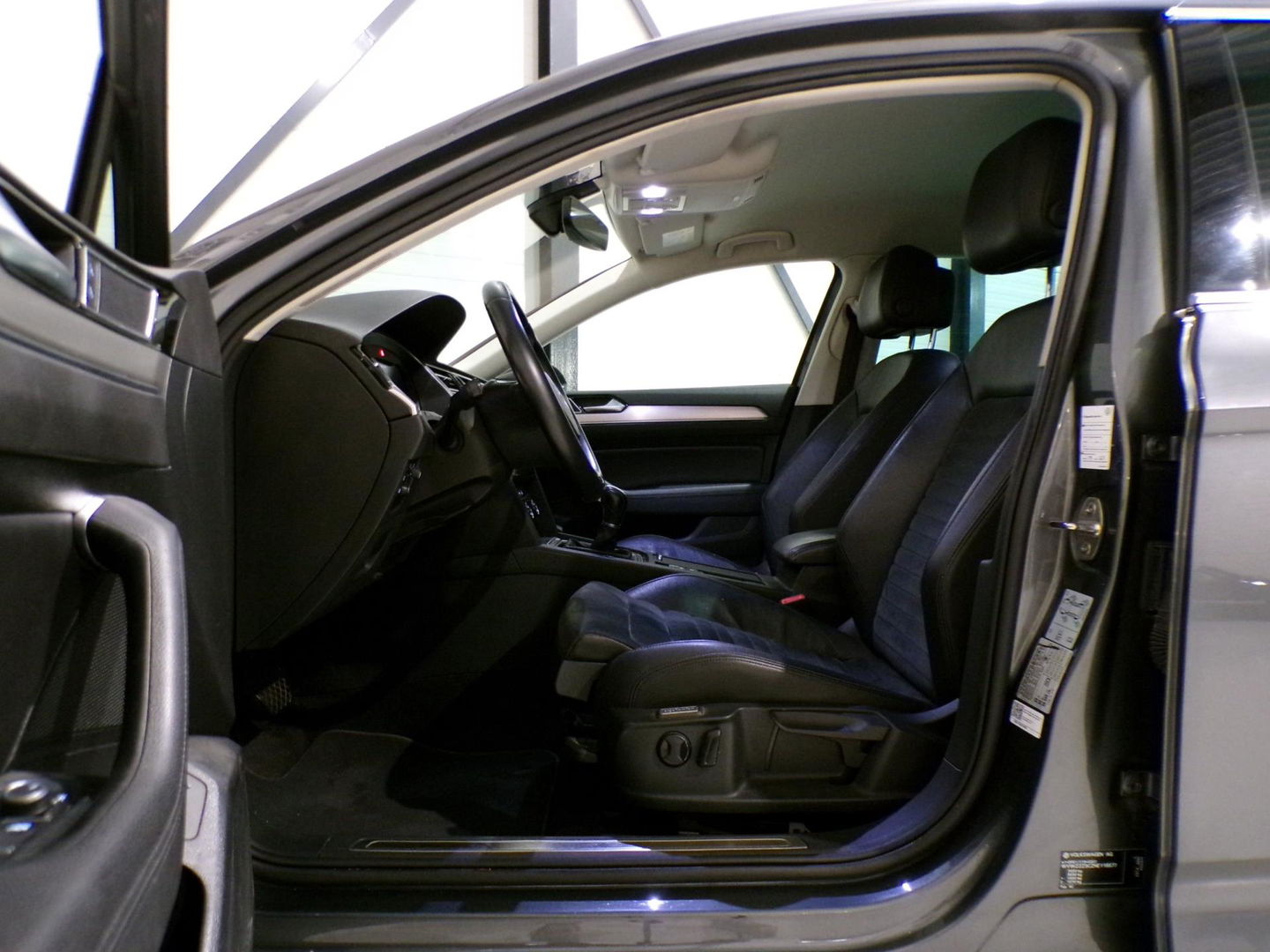 Volkswagen Passat Variant 1.4 TSI Highline Business R-Line "Origineel NL!" Automaat! Apple-Carplay Xenon 19"Velgen Adaptive-cruise